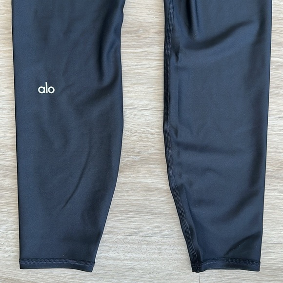 ALO Yoga High-Waist Airlift Legging - Picture 7 of 9